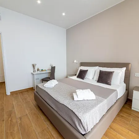 White Gold Bed and Breakfast Νάπολη